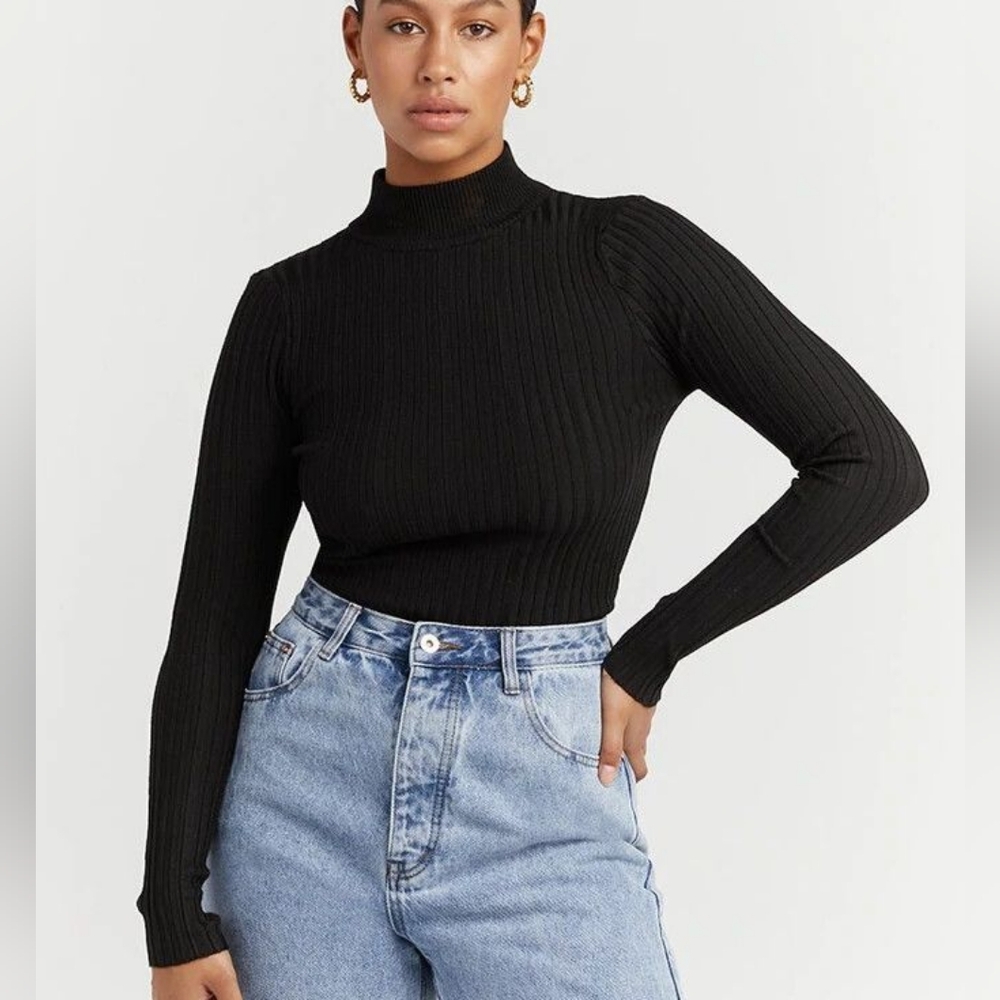 DISSH Black Ribbed Knit Top
